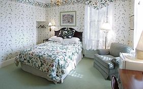 Bird-In-Hand Village Inn & Suites